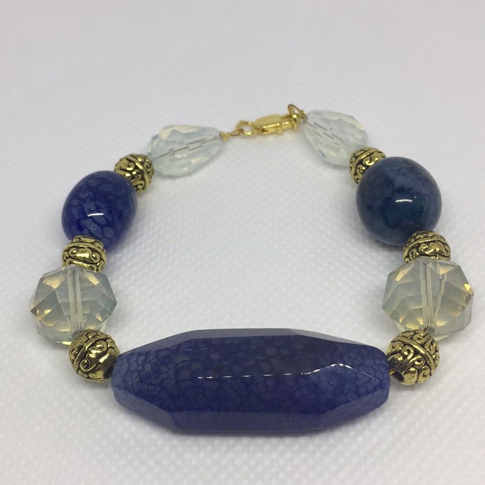 Beautiful blue and gold beaded handmade bracelet ✨